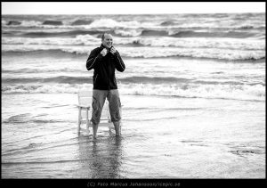 0287-Jon-reser-sig-fran-strandstol